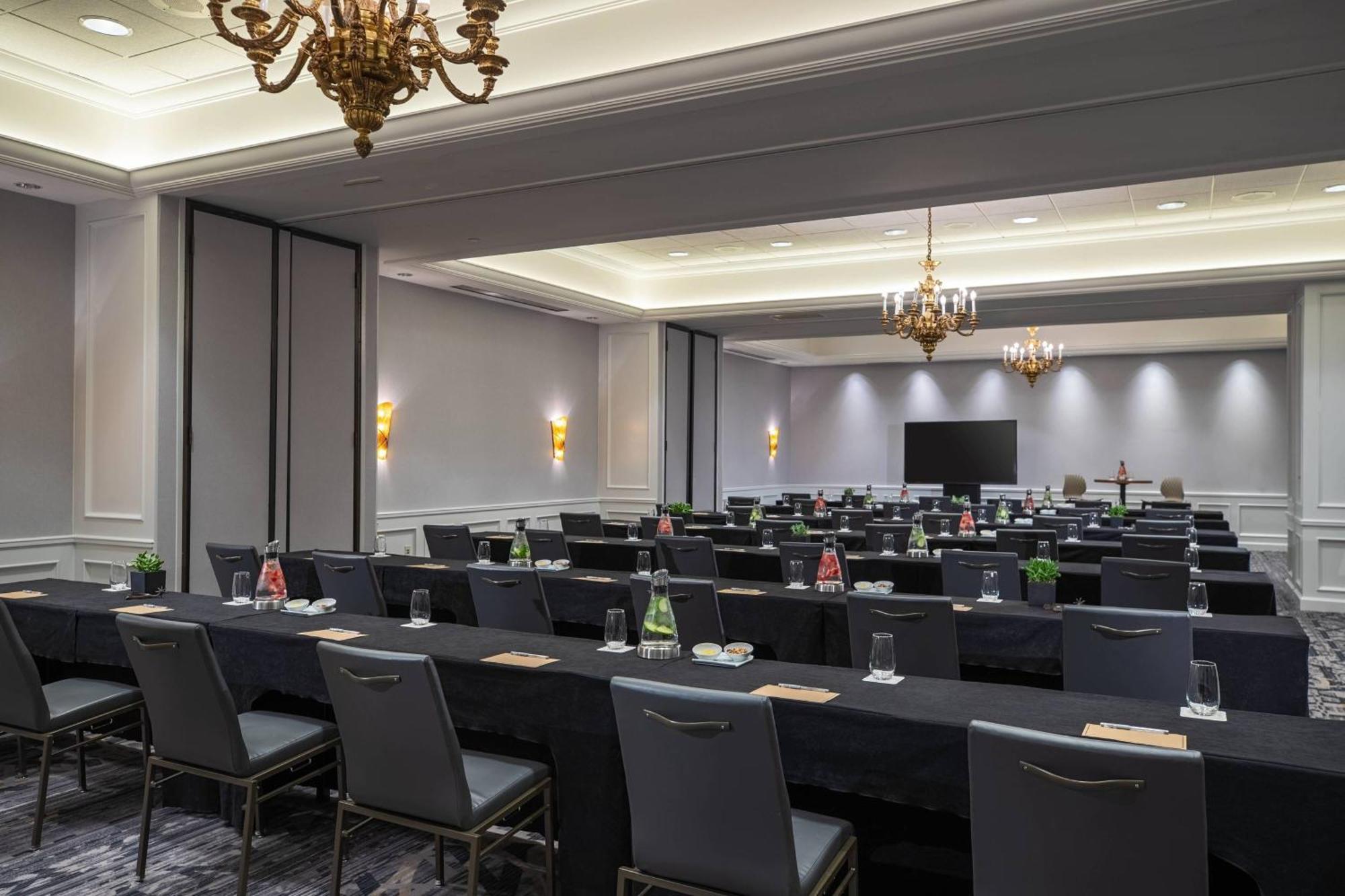 Hotel Renaissance Dallas 4*