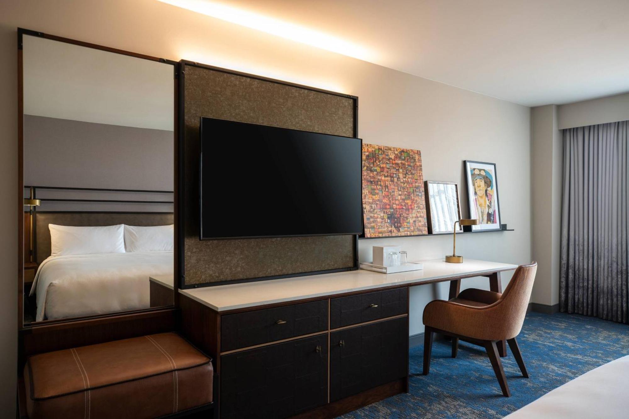 Renaissance Dallas 4*