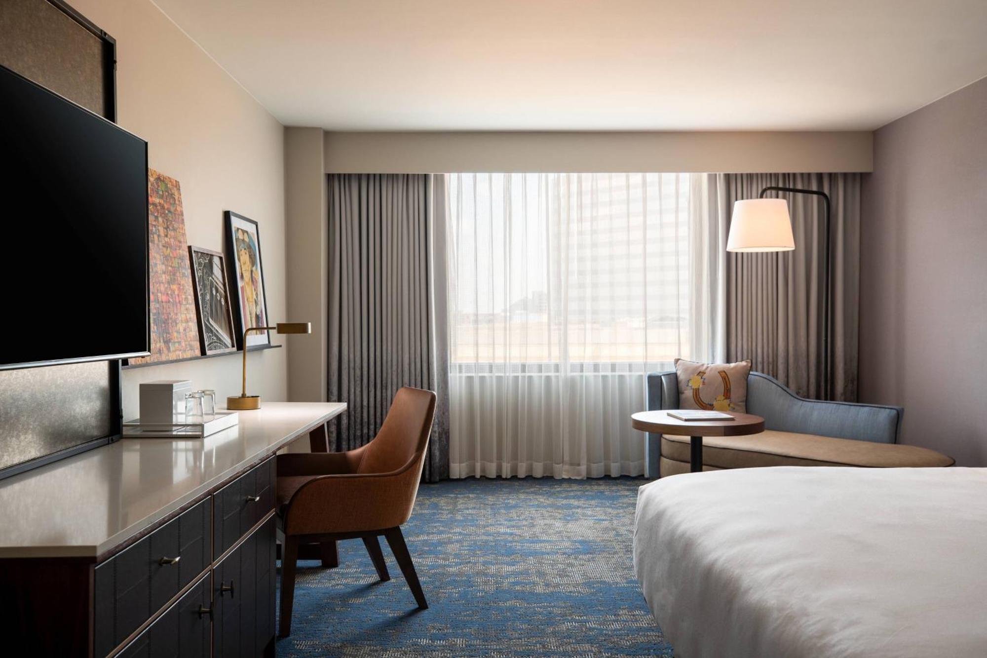 Renaissance Dallas 4*